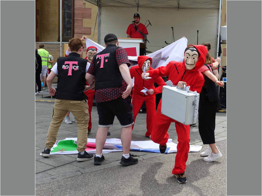 Demonstration und Kundgebung von streikenden Telekom-Beschäftigten am 10. Mai 2022 in Frankfurt
