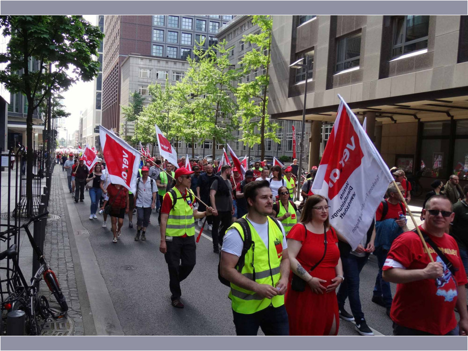 Demonstration und Kundgebung von streikenden Telekom-Beschäftigten am 10. Mai 2022 in Frankfurt
