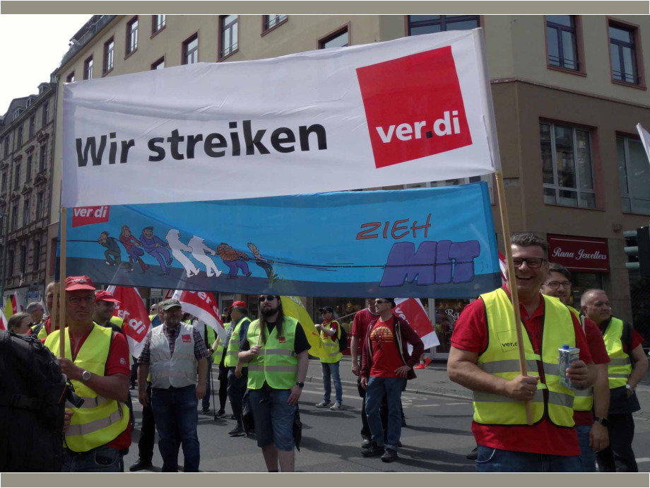 Demonstration und Kundgebung von streikenden Telekom-Beschäftigten am 10. Mai 2022 in Frankfurt