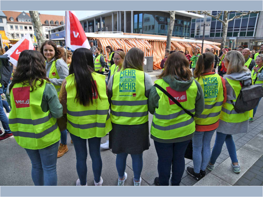 Warnstreik in Hanau für die Aufwertung der Berufe im Sozial- und Erziehungsbereich Warnstreik in Hanau für die Aufwertung der Berufe im Sozial- und Erziehungsbereich