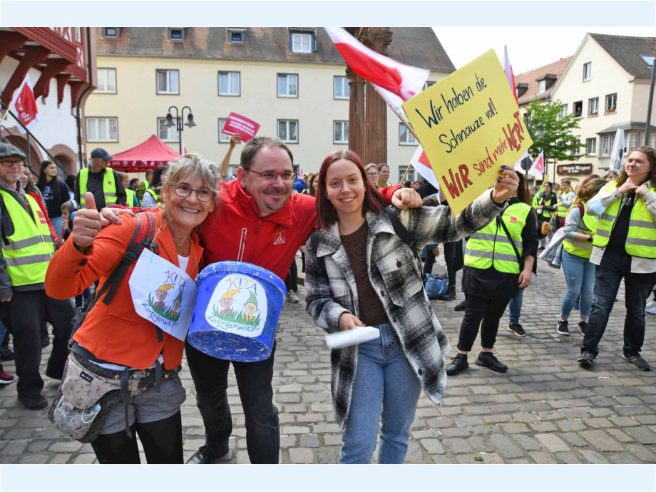 Warnstreik in Hanau für die Aufwertung der Berufe im Sozial- und Erziehungsbereich Warnstreik in Hanau für die Aufwertung der Berufe im Sozial- und Erziehungsbereich