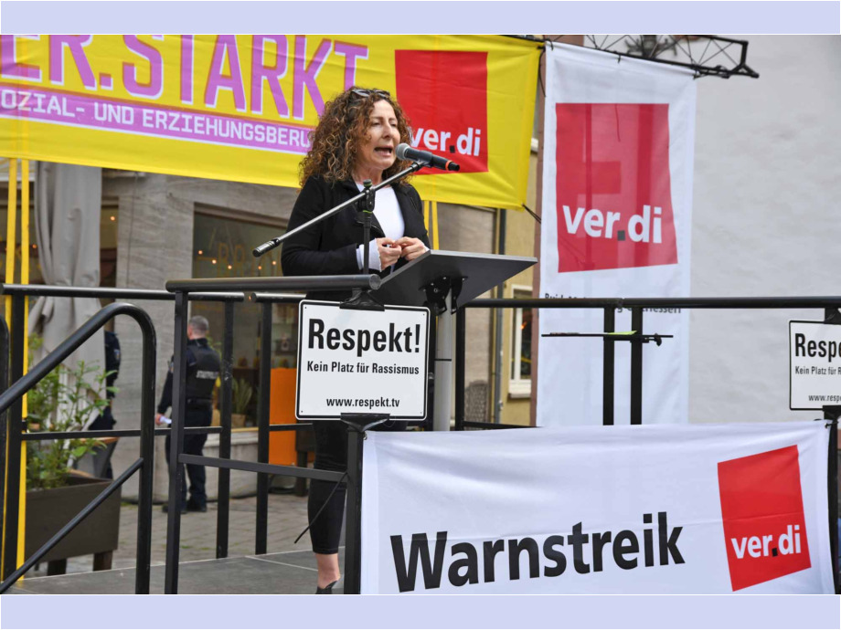 Warnstreik in Hanau für die Aufwertung der Berufe im Sozial- und Erziehungsbereich Warnstreik in Hanau für die Aufwertung der Berufe im Sozial- und Erziehungsbereich