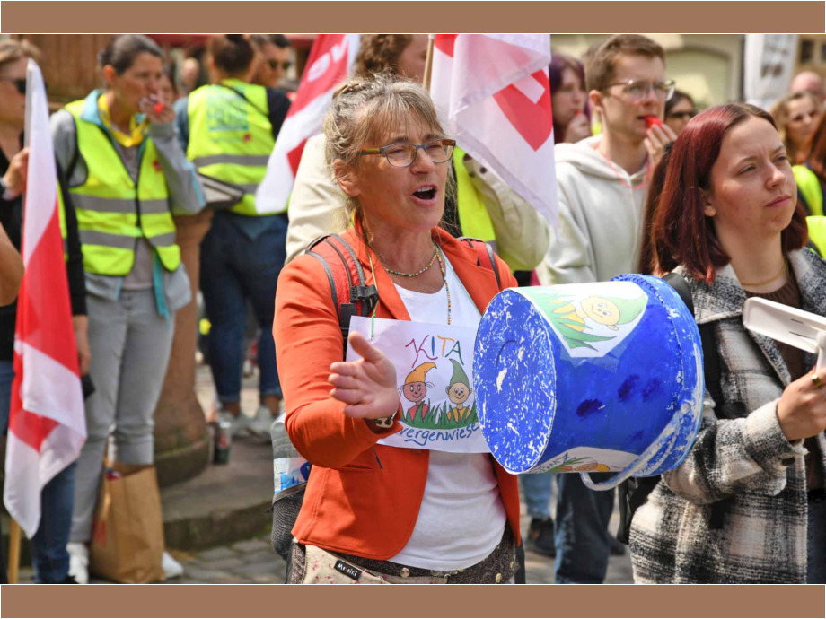 Warnstreik in Hanau für die Aufwertung der Berufe im Sozial- und Erziehungsbereich Warnstreik in Hanau für die Aufwertung der Berufe im Sozial- und Erziehungsbereich