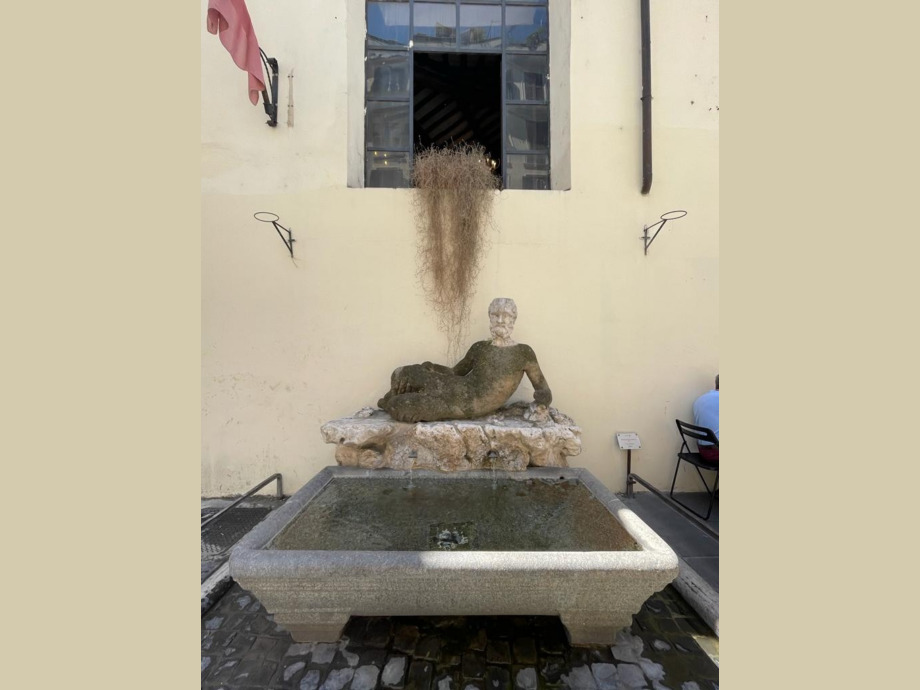 Voller Brunnen - kraftgebend, Leben spendend