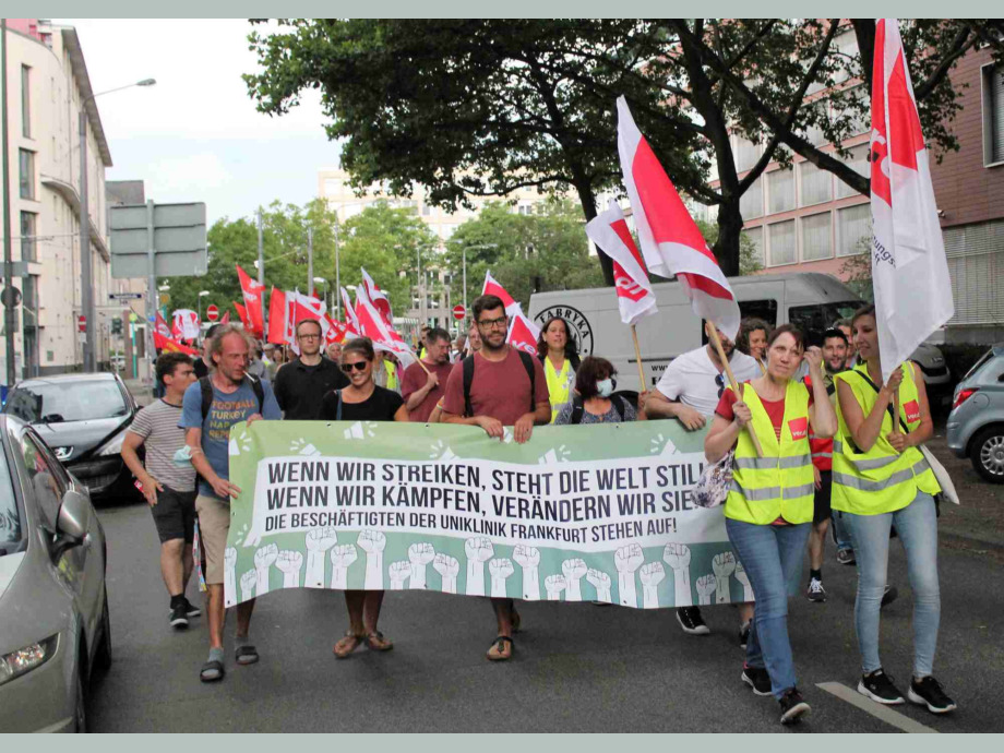 Demozug zum Gewerkschaftshaus