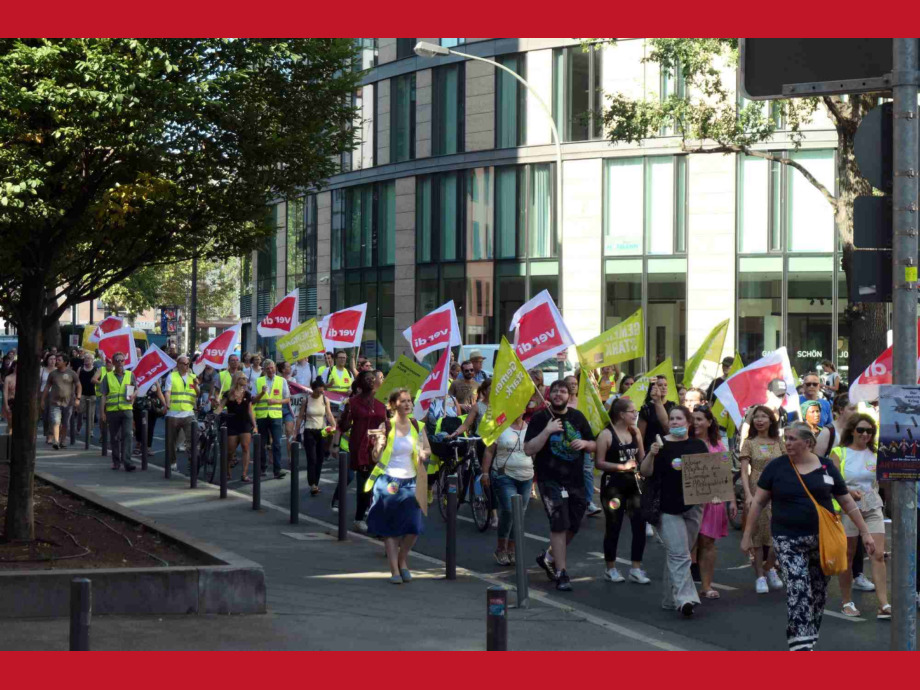 Demozug am Gewerkschaftshaus Demozug am Gewerkschaftshaus