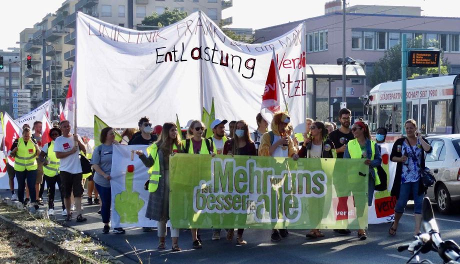 Demozug am Uniklinikum Frankfurt Demozug am Uniklinikum Frankfurt