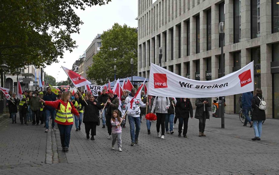 Demozug durch die Stadt Demozug durch die Stadt