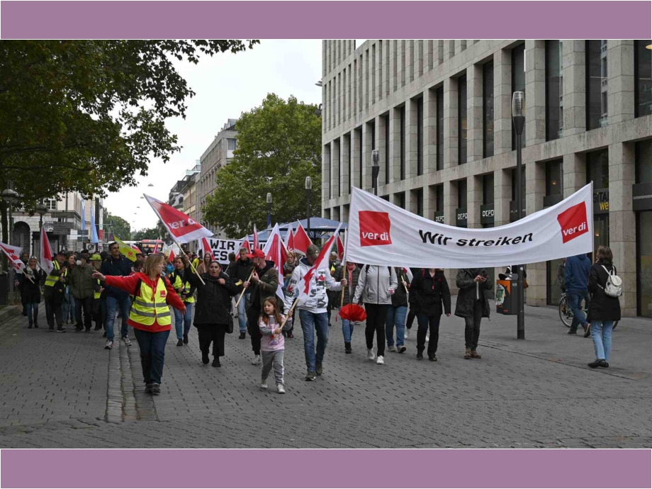 Demozug durch die Stadt Demozug durch die Stadt
