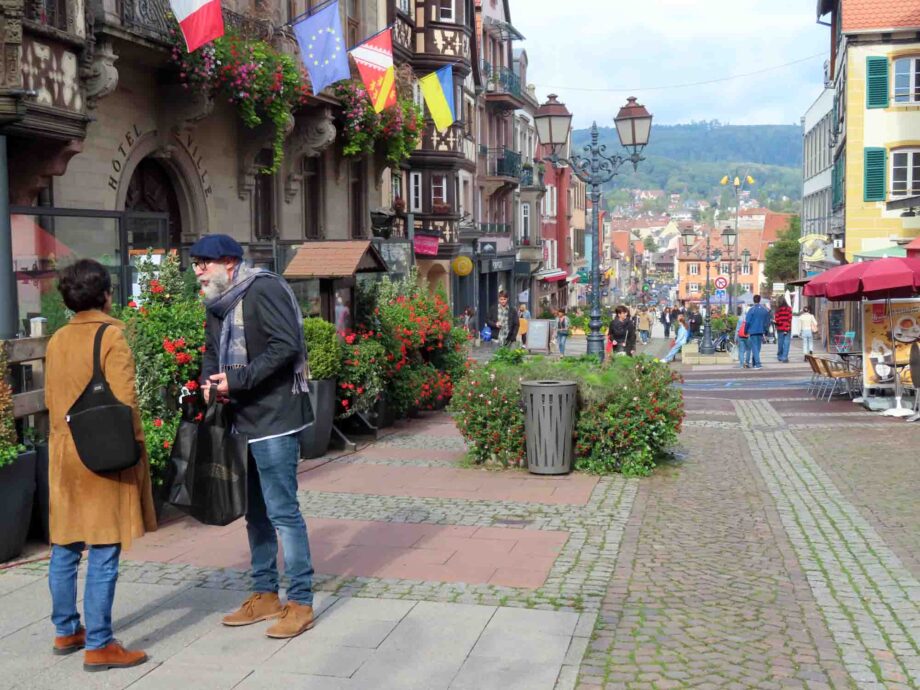 Straßenszene in Saverne Straßenszene in Saverne