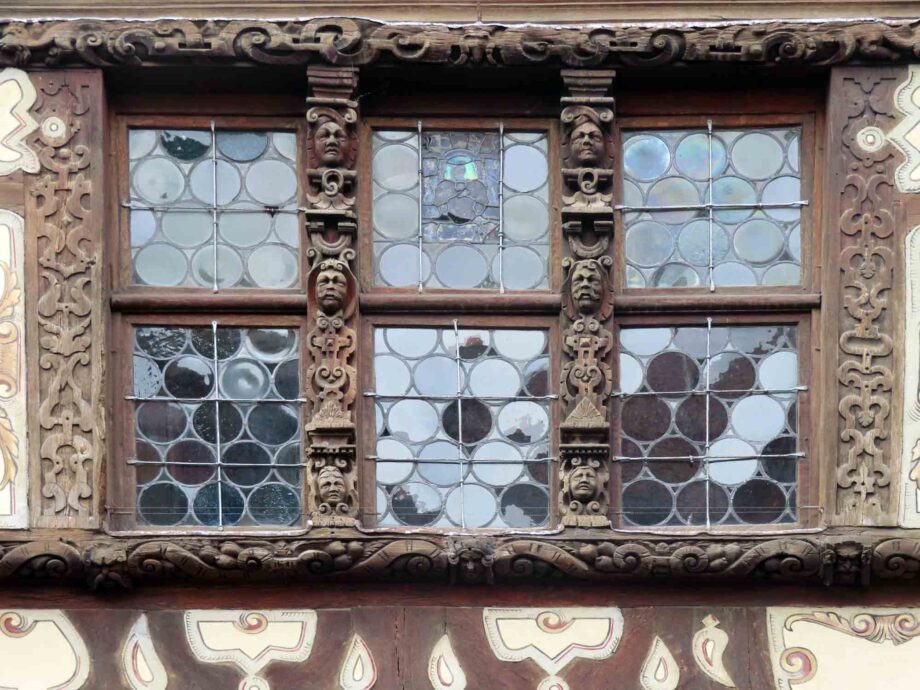 Fassadenschmuck am Maison Katz Fassadenschmuck am Maison Katz