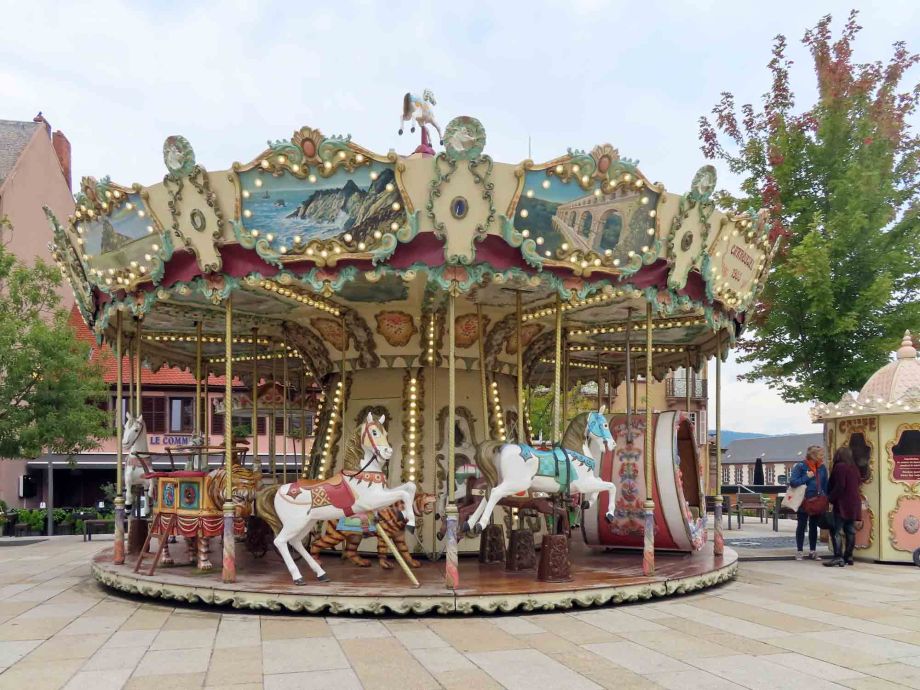 Kinderkarussel auf dem Schlossplatz Kinderkarussel auf dem Schlossplatz