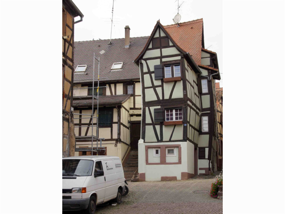 Unter der Last der Jahrhunderte biegen sich die Balken Unter der Last der Jahrhunderte biegen sich die Balken