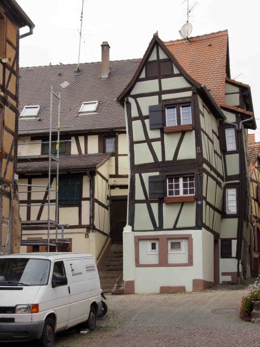 Unter der Last der Jahrhunderte biegen sich die Balken Unter der Last der Jahrhunderte biegen sich die Balken