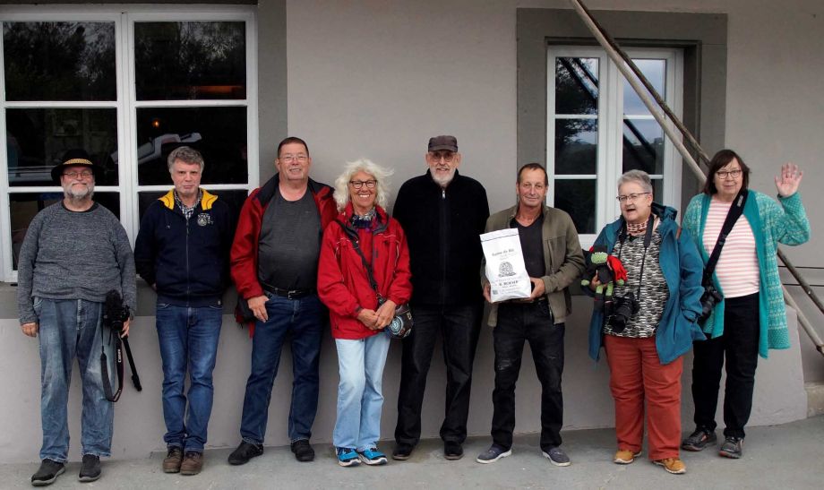 Gruppenfoto mit dem Müller Roger Roeser Gruppenfoto mit dem Müller Roger Roeser