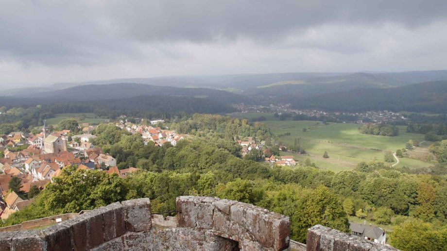 Blick von der Burg Lichtenberg in die Nordvogesen und das Hanauerland Blick von der Burg Lichtenberg in die Nordvogesen und das Hanauerland