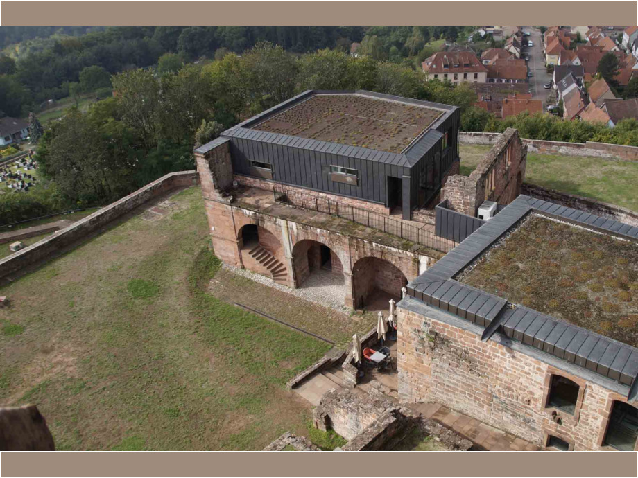 Blick vom Turm in den Burghof Blick vom Turm in den Burghof