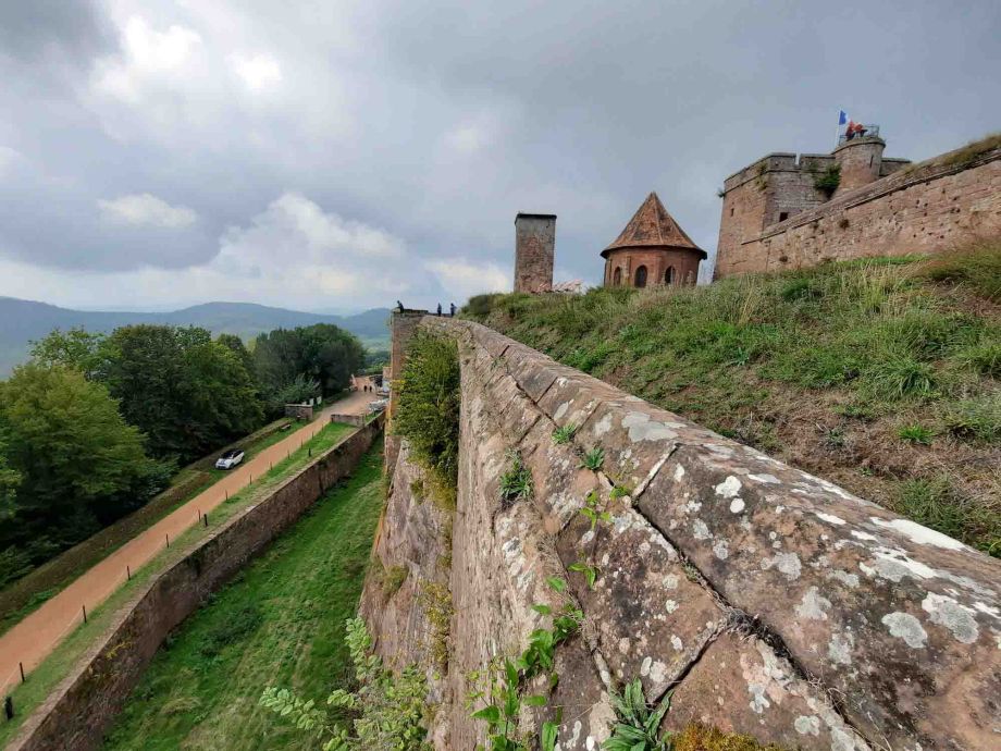 Burg Lichtenberg - Blick von der Burgmauer auf die Zufahrt Burg Lichtenberg - Blick von der Burgmauer auf die Zufahrt