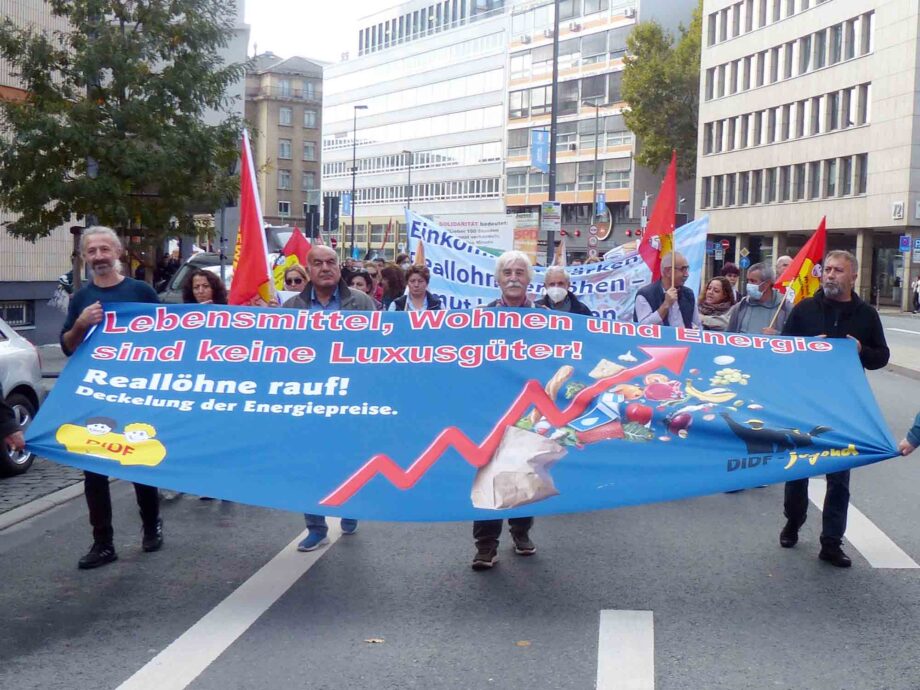 Solidarischer Herbst "Soziale Sicherheit schaffen - Energiewende beschleunigen!" - Kundgebung und Demonstration am 22.10.2022 in Frankfurt Solidarischer Herbst "Soziale Sicherheit schaffen - Energiewende beschleunigen!" - Kundgebung und Demonstration am 22.10.2022