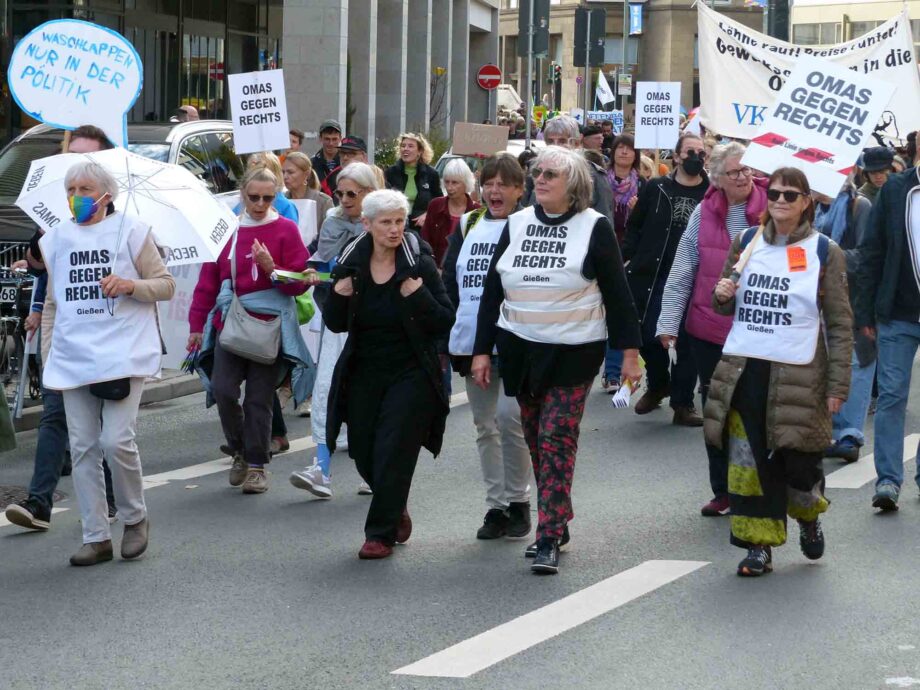 Solidarischer Herbst "Soziale Sicherheit schaffen - Energiewende beschleunigen!" - Kundgebung und Demonstration am 22.10.2022 in Frankfurt Solidarischer Herbst "Soziale Sicherheit schaffen - Energiewende beschleunigen!" - Kundgebung und Demonstration am 22.10.2022