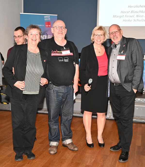 Angelika Kappe, stellvertretende Landesbezirksleiterin, der ehrenamtliche Bezriksvorstand, Landesbezirksleiter Jürgen Bothner Angelika Kappe, stellvertretende Landesbezirksleiterin, der ehrenamtliche Bezriksvorstand, Landesbezirksleiter Jürgen Bothner