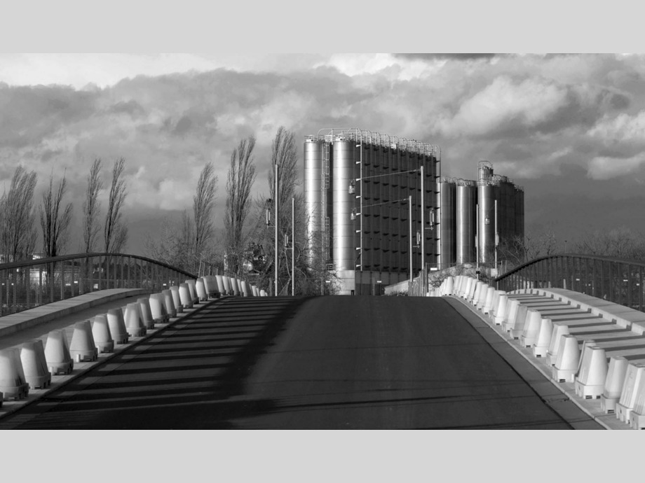 Brücke über das Hafenbecken Brücke über das Hafenbecken
