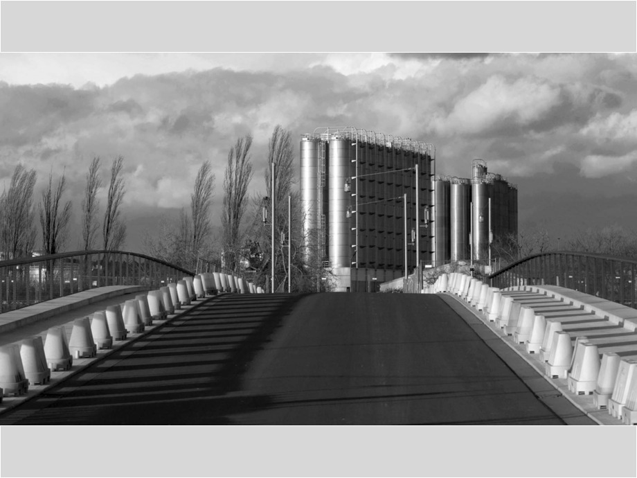 Brücke über das Hafenbecken Brücke über das Hafenbecken