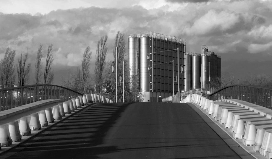 Brücke über das Hafenbecken Brücke über das Hafenbecken