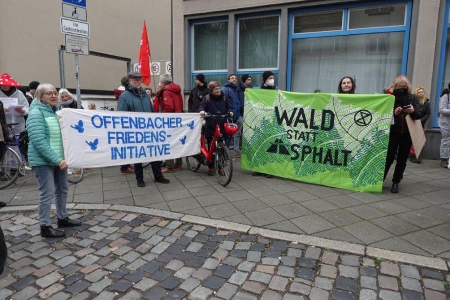 Kundgebung "Fecher bleibt" vor dem Gewerkschaftshaus