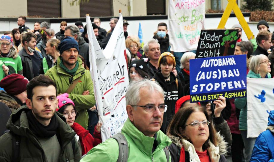 Kundgebung "Fecher bleibt" vor dem Gewerkschaftshaus