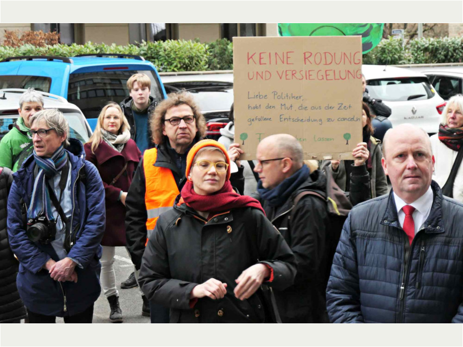 Kundgebung "Fecher bleibt" vor dem Gewerkschaftshaus