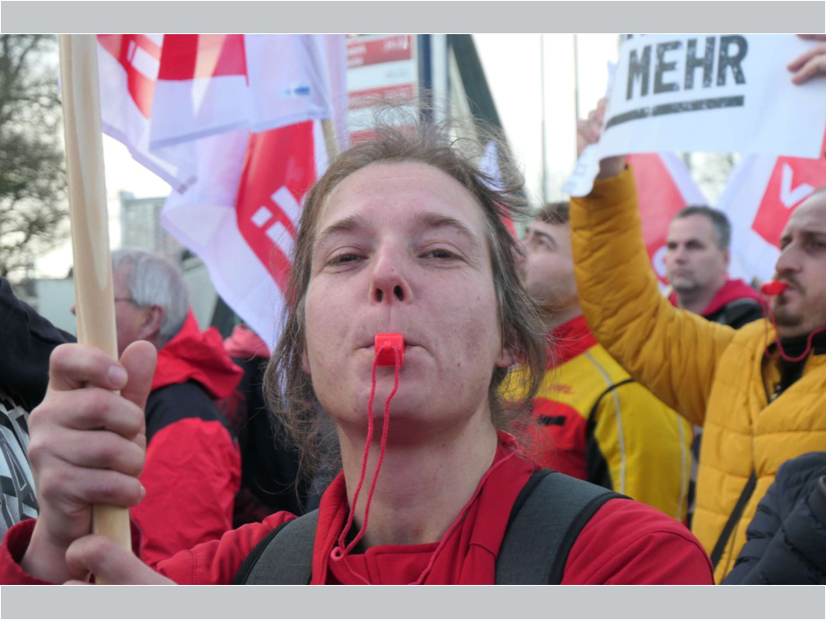 Kämpferische Kollegin