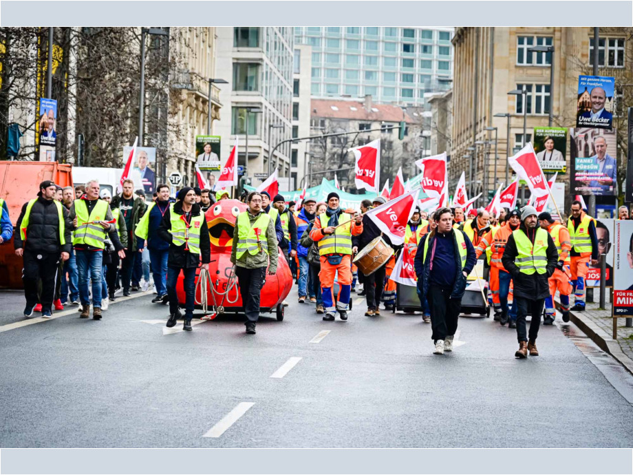 Streiflichter vom Warnstreik für die Tarifforderungen im Öffentlichen Dienst, hier in Frankfurt am Main Streiflichter vom Warnstreik für die Tarifforderungen im Öffentlichen Dienst, hier in Frankfurt am Main