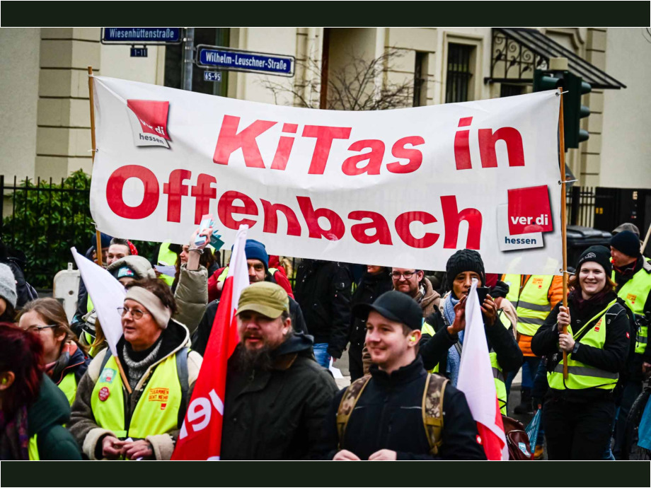 Streiflichter vom Warnstreik für die Tarifforderungen im Öffentlichen Dienst, hier in Frankfurt am Main Streiflichter vom Warnstreik für die Tarifforderungen im Öffentlichen Dienst, hier in Frankfurt am Main