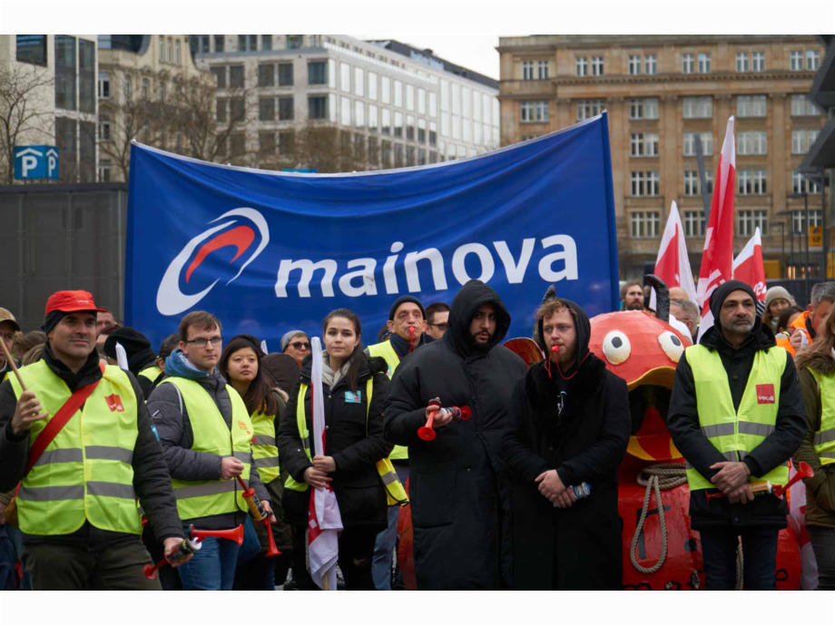 Streiflichter vom Warnstreik für die Tarifforderungen im Öffentlichen Dienst, hier in Frankfurt am Main Streiflichter vom Warnstreik für die Tarifforderungen im Öffentlichen Dienst, hier in Frankfurt am Main