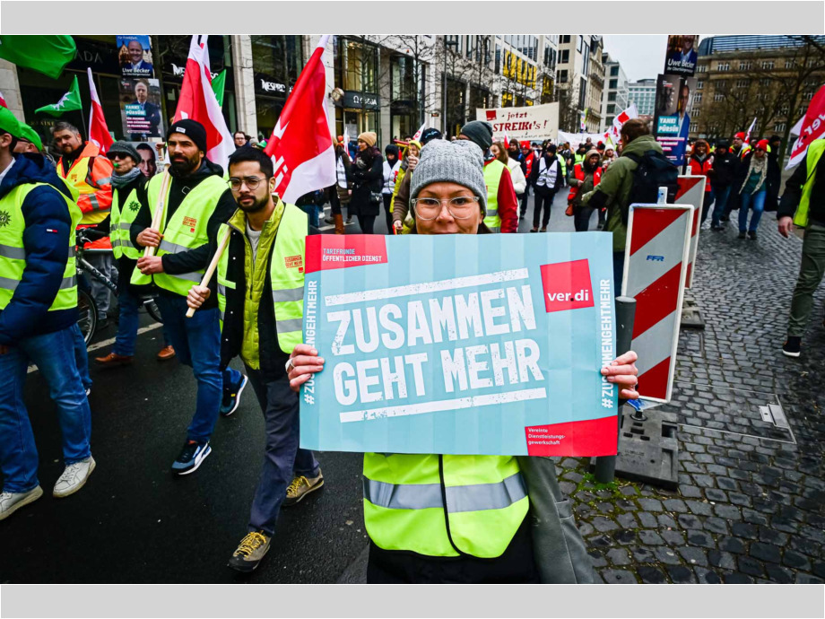 Streiflichter vom Warnstreik für die Tarifforderungen im Öffentlichen Dienst, hier in Frankfurt am Main Streiflichter vom Warnstreik für die Tarifforderungen im Öffentlichen Dienst, hier in Frankfurt am Main