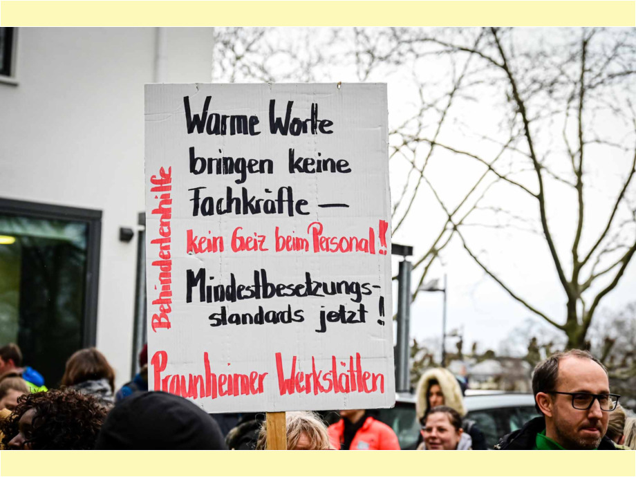 Streiflichter vom Warnstreik für die Tarifforderungen im Öffentlichen Dienst, hier in Frankfurt am Main Streiflichter vom Warnstreik für die Tarifforderungen im Öffentlichen Dienst, hier in Frankfurt am Main