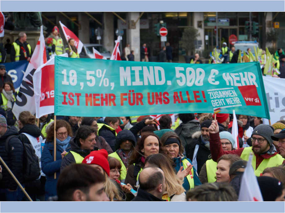 Streiflichter vom Warnstreik für die Tarifforderungen im Öffentlichen Dienst, hier in Frankfurt am Main Streiflichter vom Warnstreik für die Tarifforderungen im Öffentlichen Dienst, hier in Frankfurt am Main