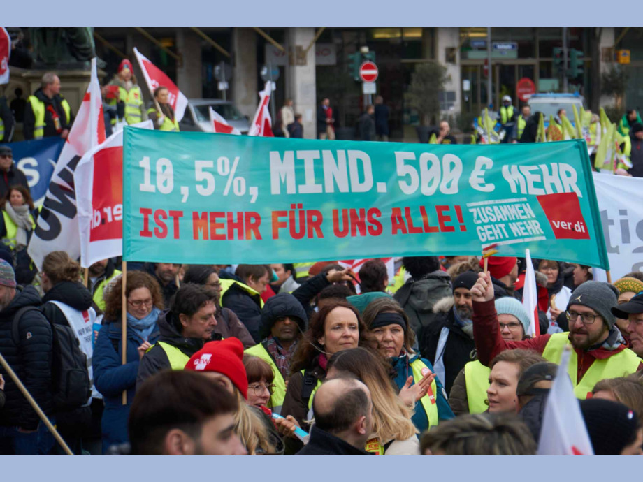 Streiflichter vom Warnstreik für die Tarifforderungen im Öffentlichen Dienst, hier in Frankfurt am Main