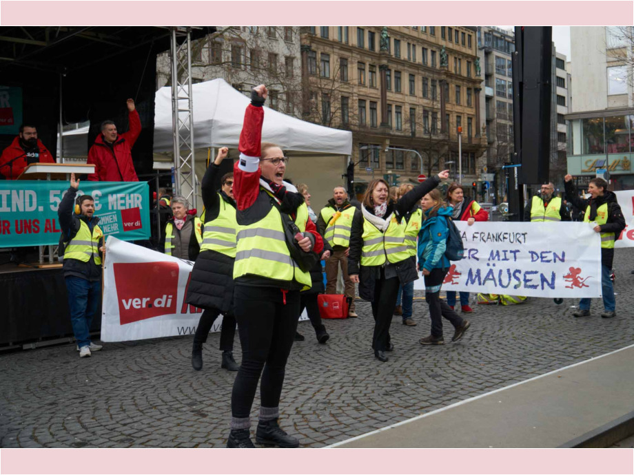 Streiflichter vom Warnstreik für die Tarifforderungen im Öffentlichen Dienst, hier in Frankfurt am Main Streiflichter vom Warnstreik für die Tarifforderungen im Öffentlichen Dienst, hier in Frankfurt am Main