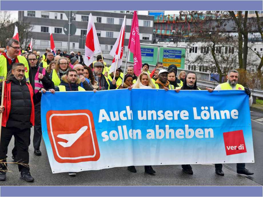eindrucksvoller Warnstreik am Flughafen Frankfurt für die Tarifforderung 10,5% mindestens 500 Euro eindrucksvoller Warnstreik am Flughafen Frankfurt für die Tarifforderung 10,5% mindestens 500 Euro