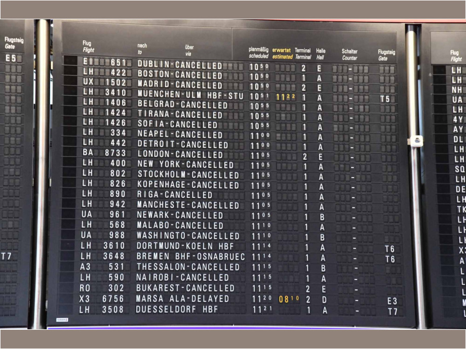 eindrucksvoller Warnstreik am Flughafen Frankfurt für die Tarifforderung 10,5% mindestens 500 Euro eindrucksvoller Warnstreik am Flughafen Frankfurt für die Tarifforderung 10,5% mindestens 500 Euro