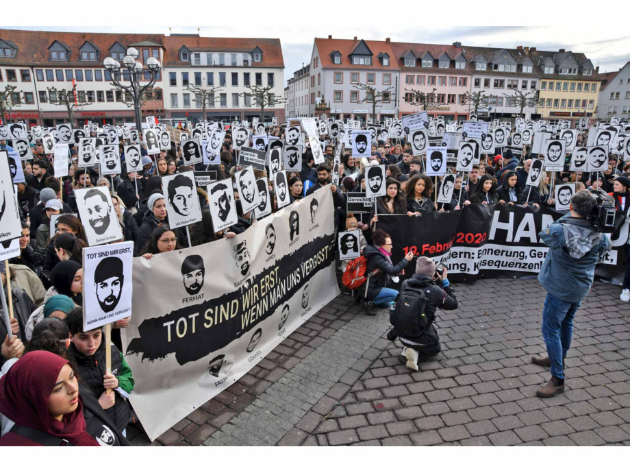 Gedenkveranstaltung des Jugendbündnis Hanau um 16:00 Uhr auf dem Hanauer Marktplatz Gedenkveranstaltung des Jugendbündnis Hanau um 16:00 Uhr auf dem Hanauer Marktplatz