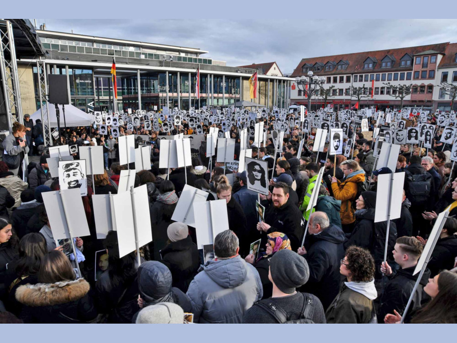 Gedenkveranstaltung des Jugendbündnis Hanau um 16:00 Uhr auf dem Hanauer Marktplatz Gedenkveranstaltung des Jugendbündnis Hanau um 16:00 Uhr auf dem Hanauer Marktplatz