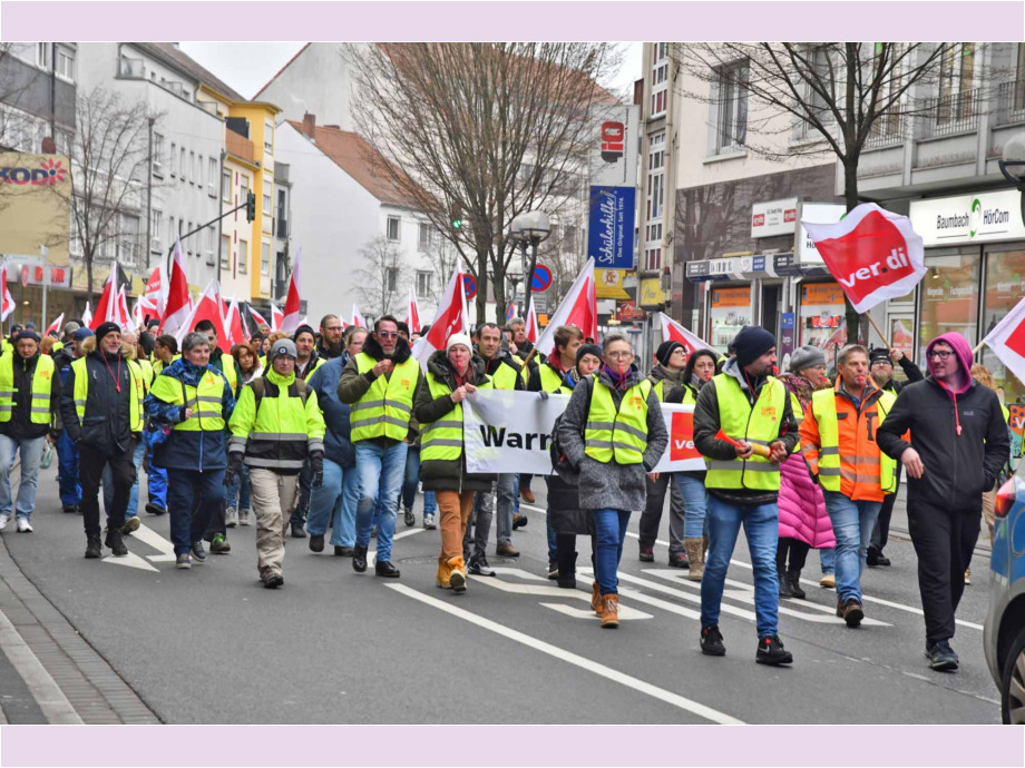 starke Beteiligung der gewerblich-technischen Beschäftigten der Stadt Hanau am Warnstreik starke Beteiligung der gewerblich-technischen Beschäftigten der Stadt Hanau am Warnstreik