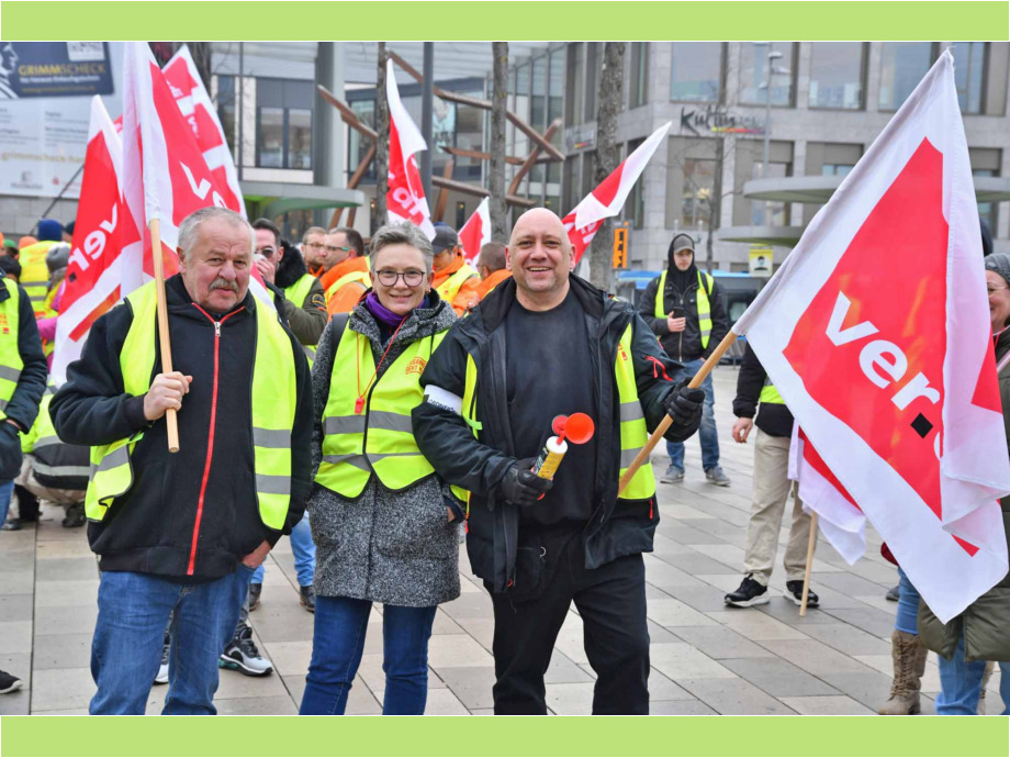 starke Beteiligung der gewerblich-technischen Beschäftigten der Stadt Hanau am Warnstreik starke Beteiligung der gewerblich-technischen Beschäftigten der Stadt Hanau am Warnstreik