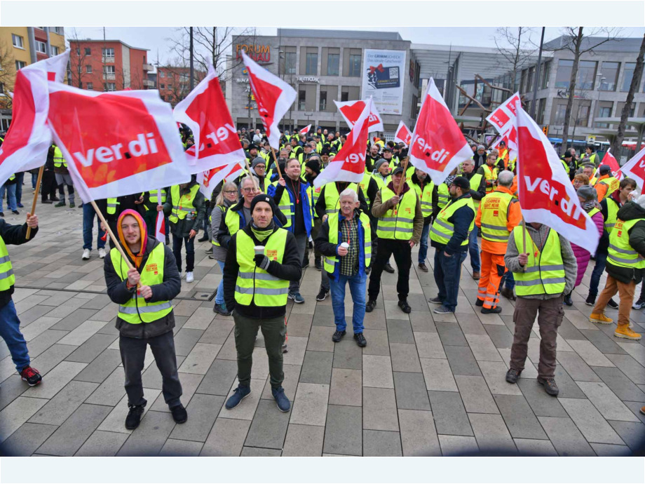 starke Beteiligung der gewerblich-technischen Beschäftigten der Stadt Hanau am Warnstreik starke Beteiligung der gewerblich-technischen Beschäftigten der Stadt Hanau am Warnstreik