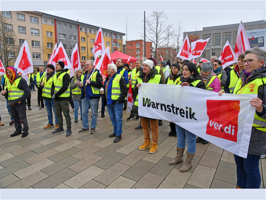 starke Beteiligung der gewerblich-technischen Beschäftigten der Stadt Hanau am Warnstreik starke Beteiligung der gewerblich-technischen Beschäftigten der Stadt Hanau am Warnstreik