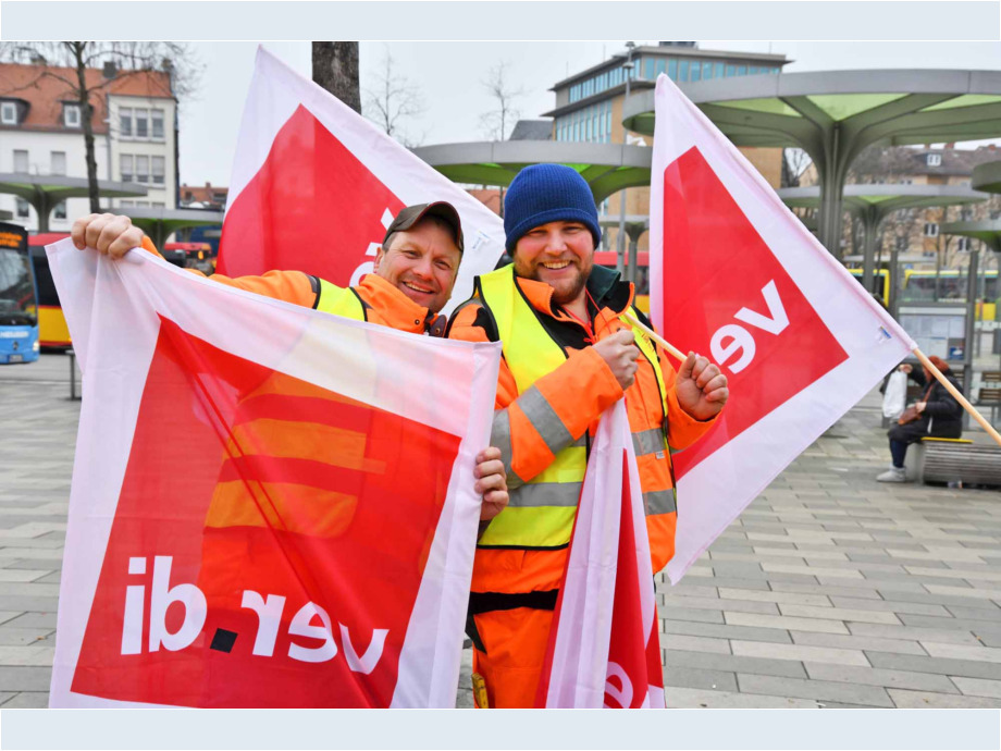 starke Beteiligung der gewerblich-technischen Beschäftigten der Stadt Hanau am Warnstreik starke Beteiligung der gewerblich-technischen Beschäftigten der Stadt Hanau am Warnstreik