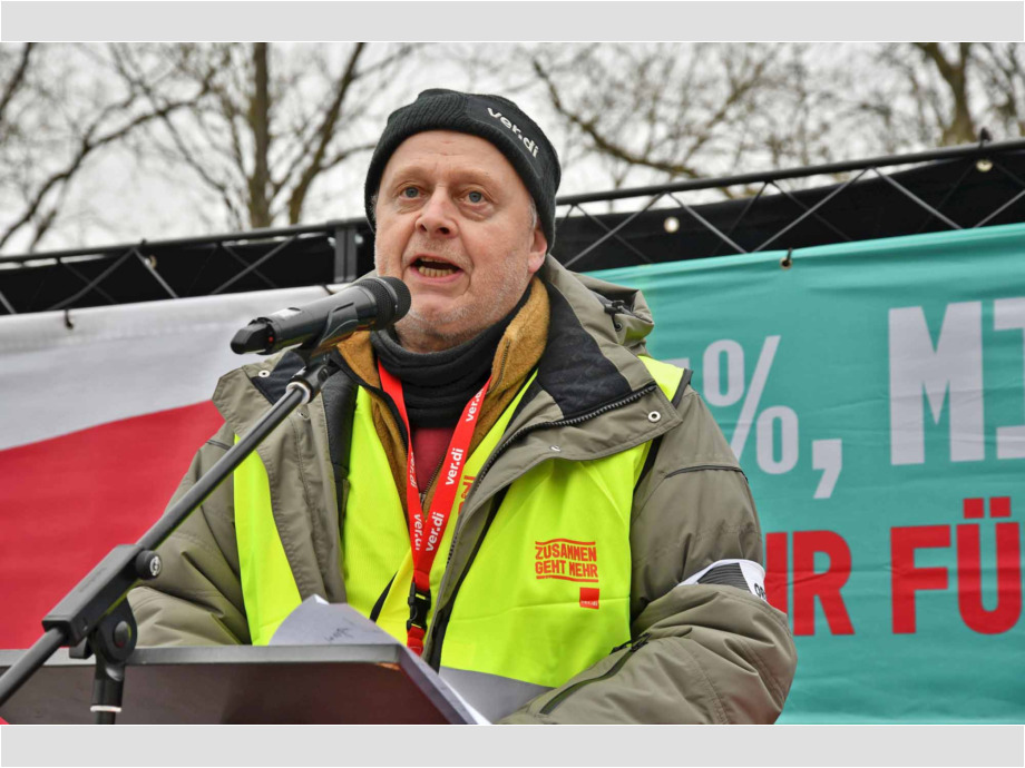 starke Beteiligung der gewerblich-technischen Beschäftigten der Stadt Hanau am Warnstreik starke Beteiligung der gewerblich-technischen Beschäftigten der Stadt Hanau am Warnstreik